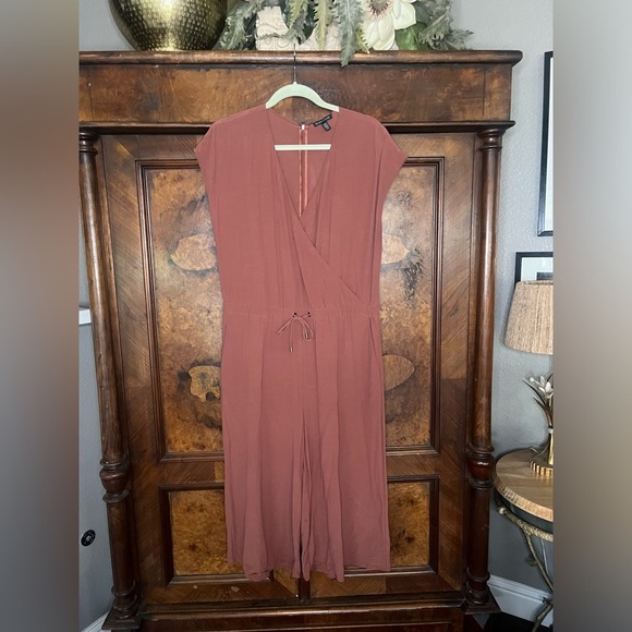 GUC Eileen Fisher- Cropped Wide-Leg Tencel Blend Jumpsuit in Color Ruset. Size M - Picture 3 of 11